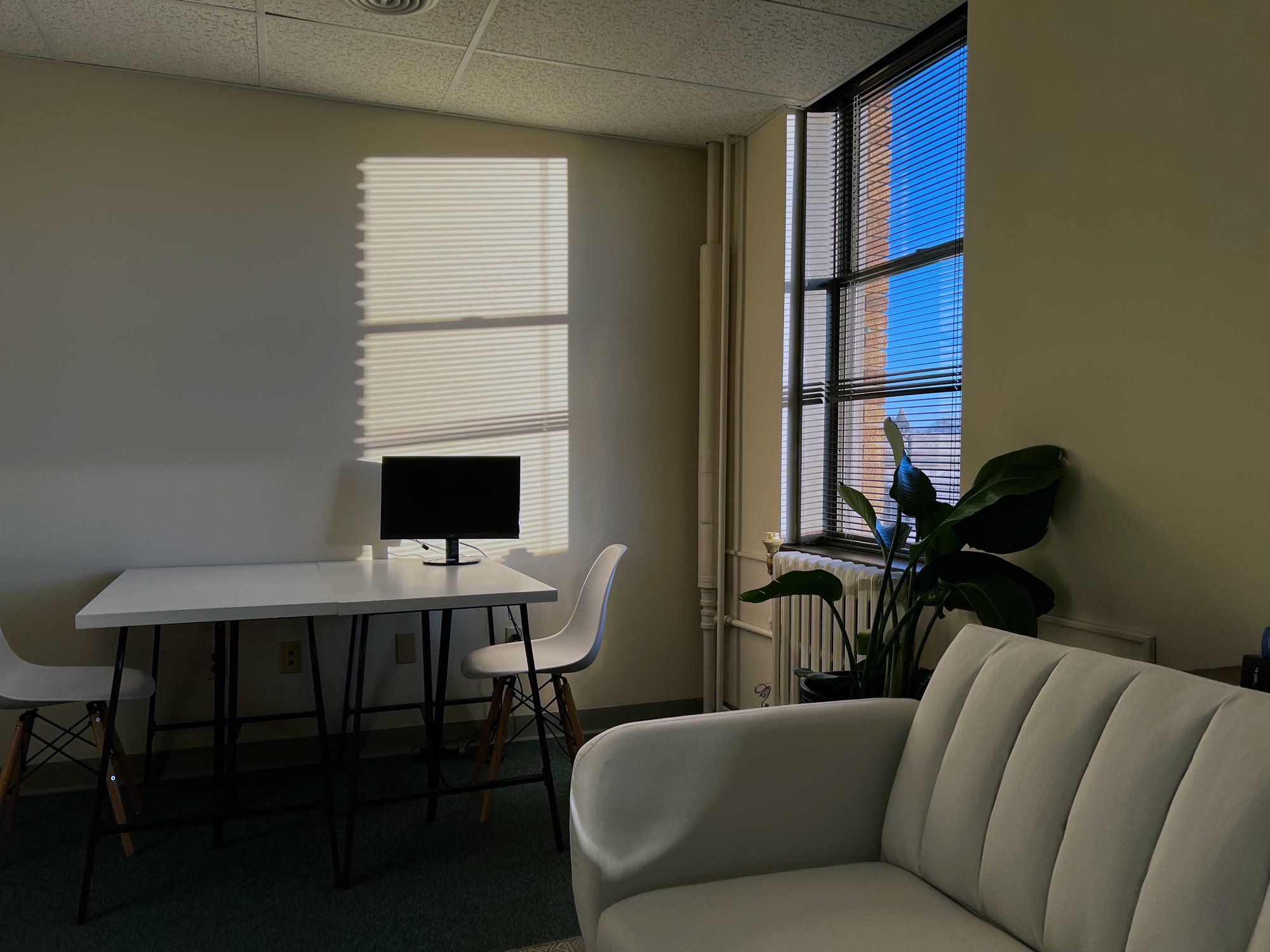 cwrk-collective-lobby-coworking-desks cwrk-collective-lobby-coworking-desks